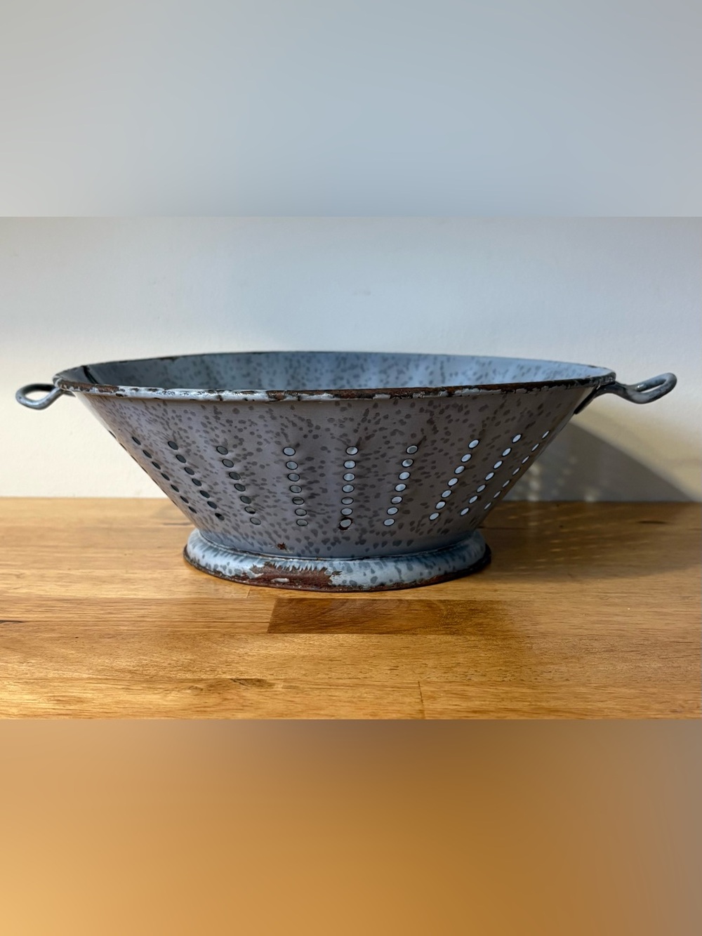 VINTAGE ROUND GRAY ENAMELWARE GRANITEWARE COLANDER - Picture 2 of 6